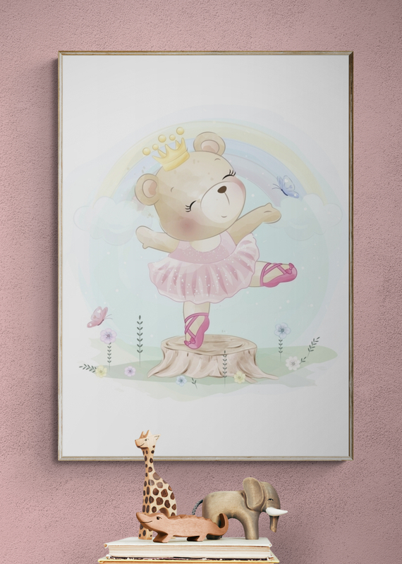 Mockup Poster Ursoaică balerină cu coroană și curcubeu