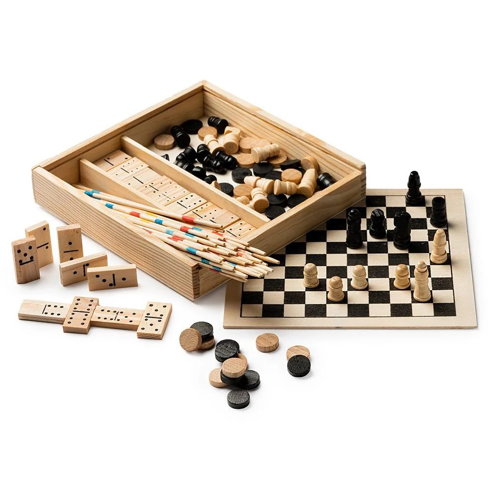 Set de 4 jocuri din lemn – șah, dame, domino și mikado - imagine 2