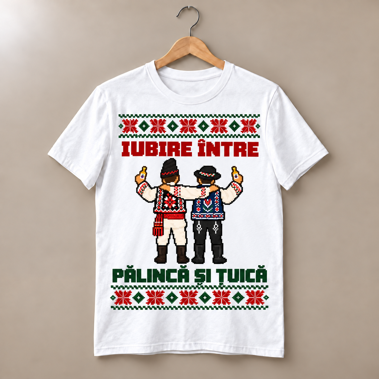 Tricou alb cu doi bărbați din spate în port popular românesc și unguresc, brațe pe după umeri, sticle și text Iubire între pălincă și țuică