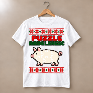 Tricou alb Puzzle ardelenesc cu porc alb din cinci piese de puzzle apropiate, stil pixel și motive roșii-verzi