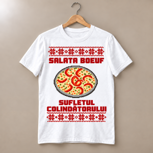 Tricou alb cu salată boeuf din pătrățele, ardei roșu, text Sufletul colindătorului și motive roșii